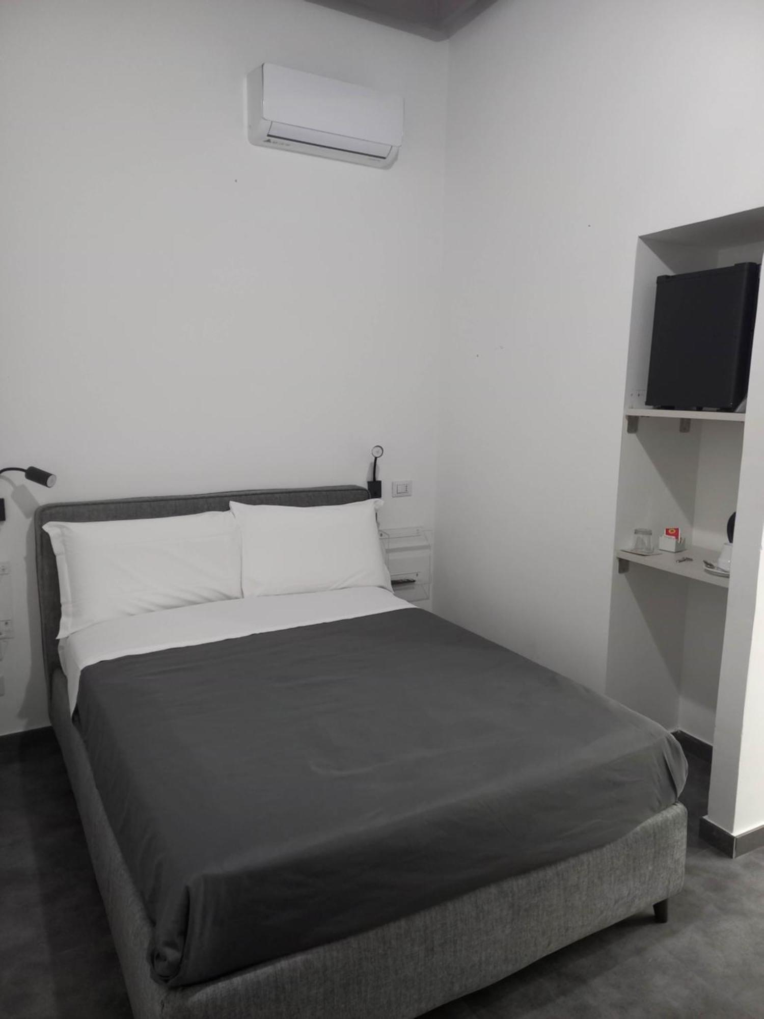 Hotel Santa Brigida Neapel Zimmer foto